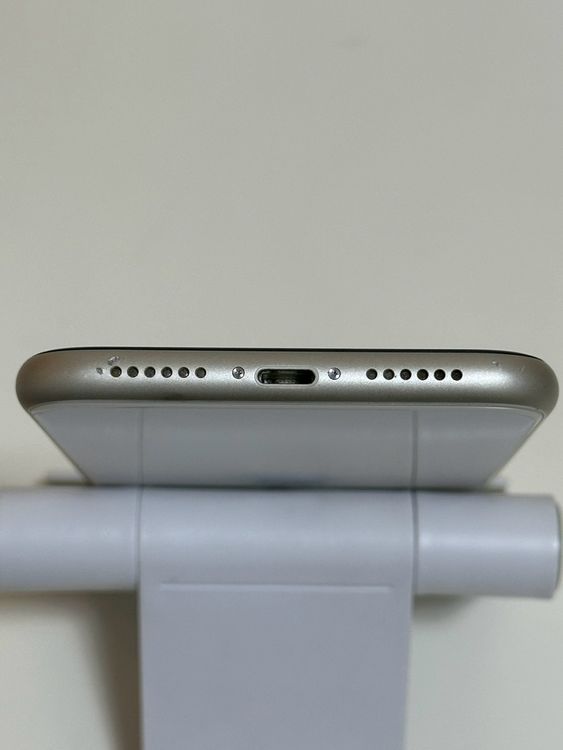 ���Хåƥ꡼84% SIM�ե꡼ iPhone11 128GB �ۥ磻��