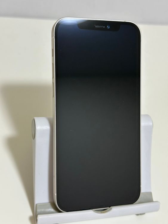 ��SIM�ե꡼ iPhone12 64GB �ۥ磻��