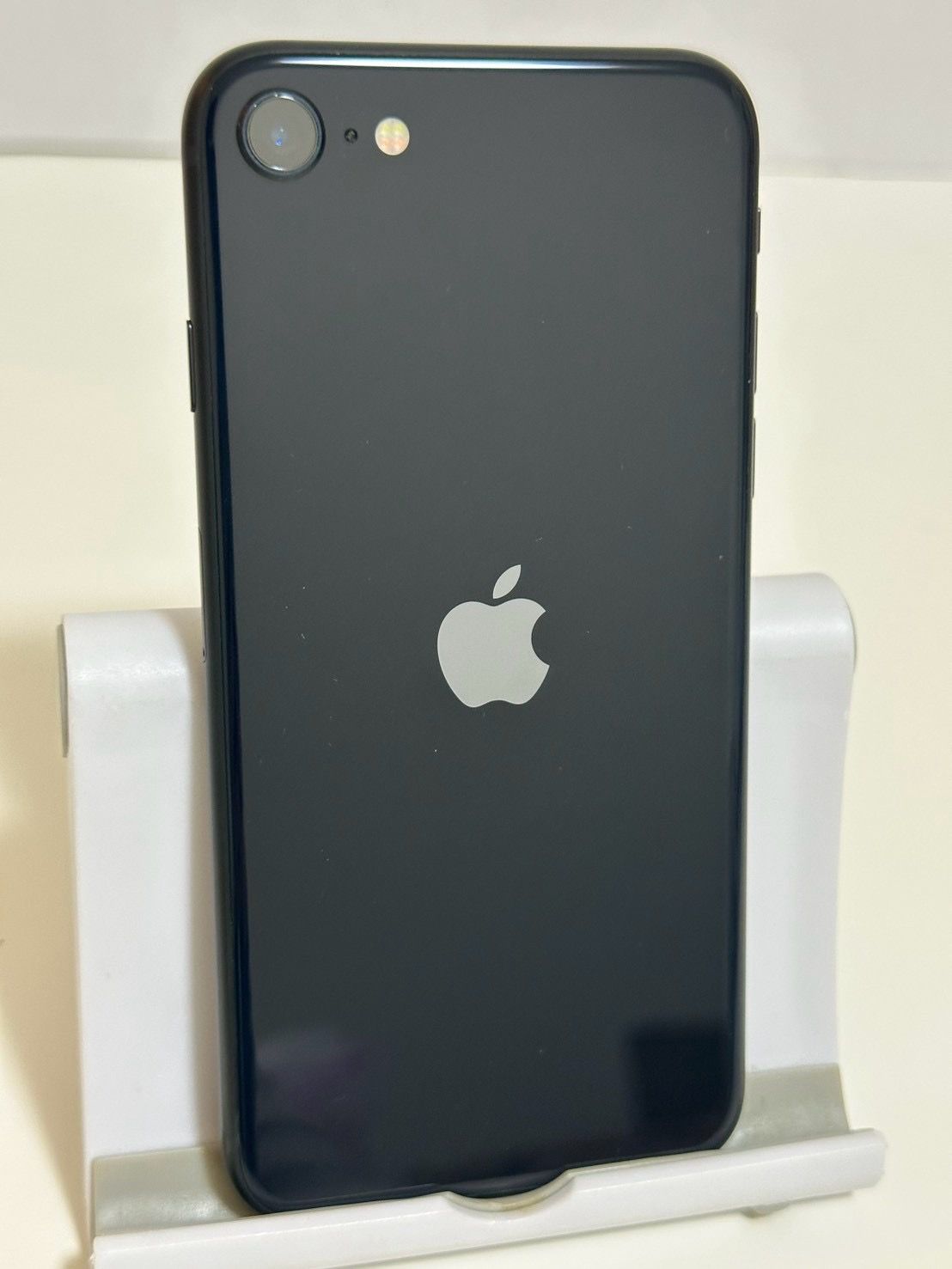 ムスビー｜○バッテリー81% SIMフリー iPhoneSE 第3世代 64GB