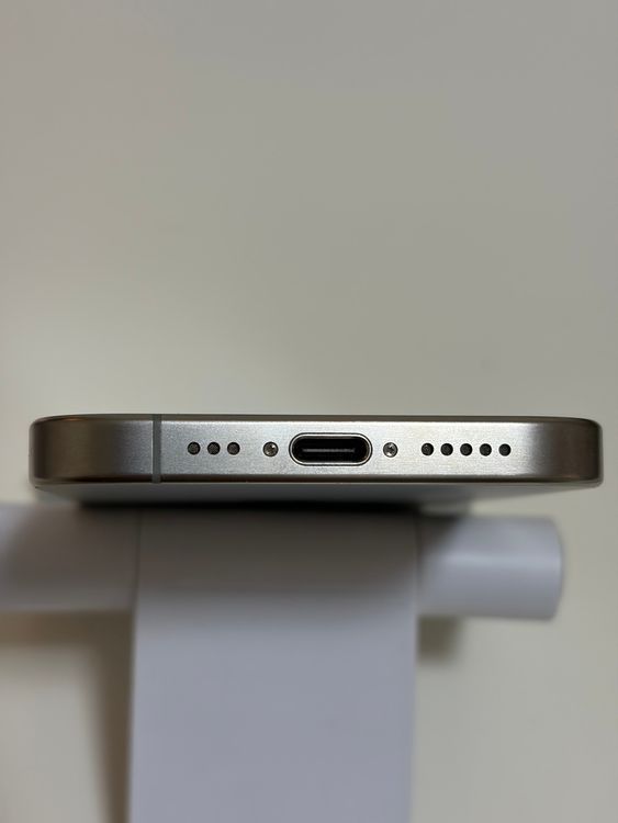 ������Ʊ�� �Хåƥ꡼80% SIM�ե꡼ iPhone15Pro 128GB �ʥ���������˥���