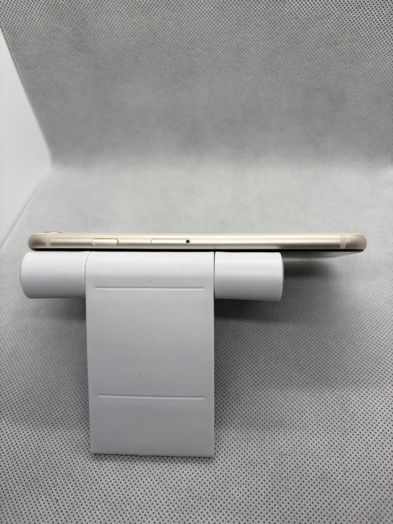 ���ϥԥͥ��ͥå� SIM�ե꡼ iPhoneSE ��3���� 64GB �������饤�� �Хåƥ꡼82%