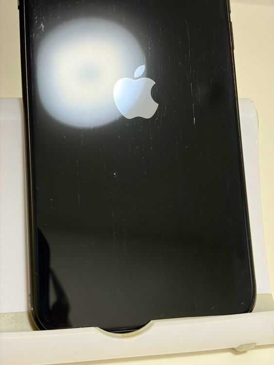 ���Хåƥ꡼82% SIM�ե꡼ iPhoneSE ��3���� 64GB �ߥåɥʥ���