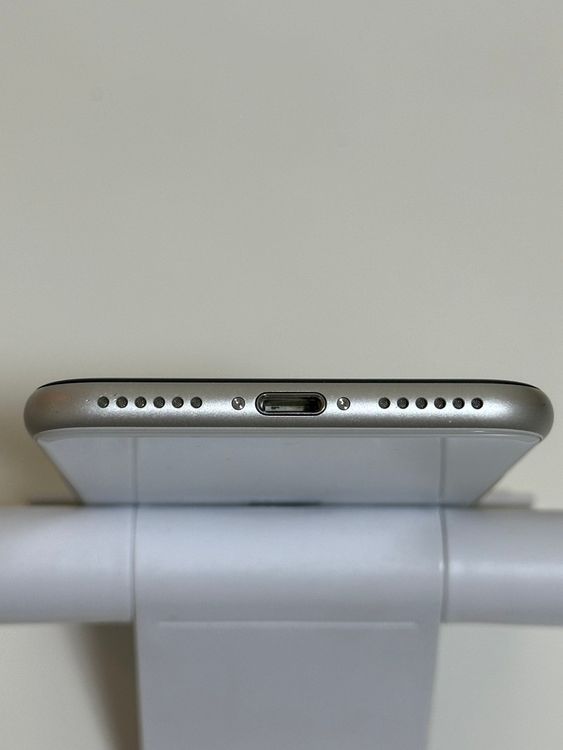 ��SIM�ե꡼ iPhoneSE ��2���� 64GB �ۥ磻��