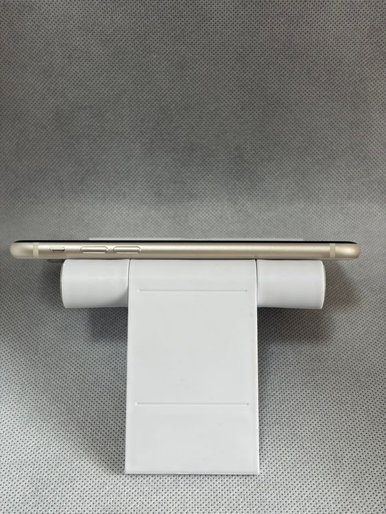 ������̤���� SIM�ե꡼ iPhoneSE ��3���� 64GB