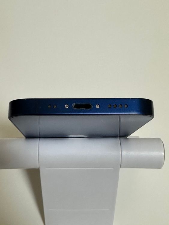 ���Хåƥ꡼81% SIM�ե꡼ iPhone12mini 64GB �֥롼
