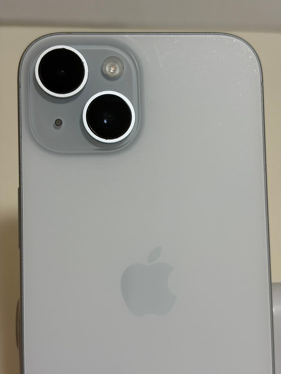 ���Хåƥ꡼83% SIM�ե꡼ iPhone15 128GB �֥롼