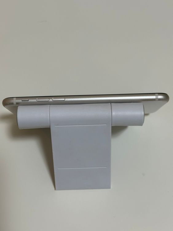 ��SIM�ե꡼ iPhoneSE ��3���� 64GB �������饤��