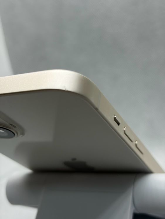 ���Хåƥ꡼84% SIM�ե꡼ iPhone13 128GB �������饤��