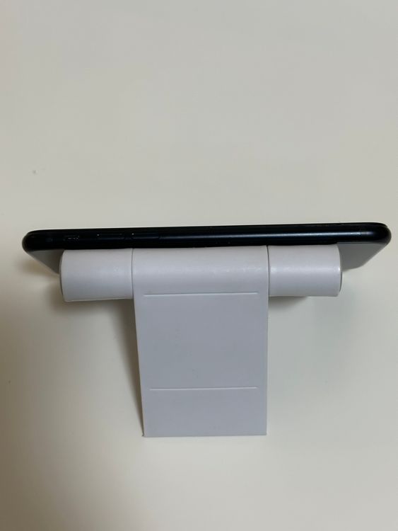 ��SIM�ե꡼ iPhoneSE ��3���� 64GB �ߥåɥʥ���