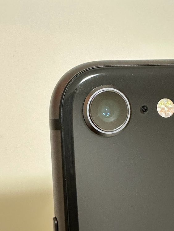 ���Хåƥ꡼85% SIM�ե꡼ iPhone8 64GB ���졼