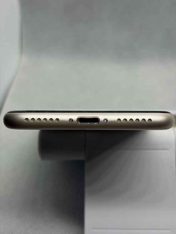 ���Хåƥ꡼100% ����Ʊ�� SIM�ե꡼ iPhoneSE ��3���� 128GB �������饤��