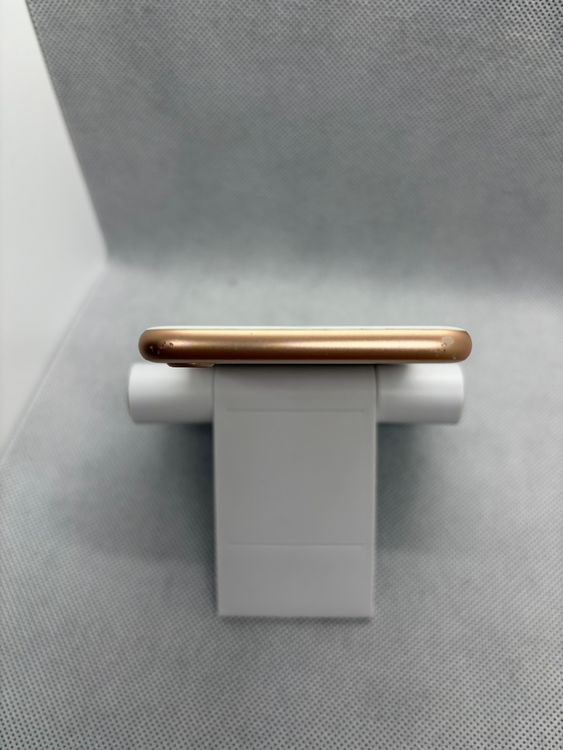 ���ϥԥͥ��ͥå� SIM�ե꡼ iPhone8 64GB ������� �Хåƥ꡼88%