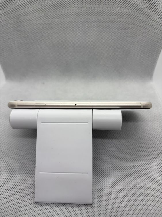 ���ϥԥͥ��ͥå� SIM�ե꡼ iPhoneSE ��3���� 64GB �������饤�� �Хåƥ꡼83%