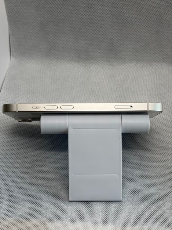 ���Хåƥ꡼83% SIM�ե꡼ iPhone14 128GB �������饤��