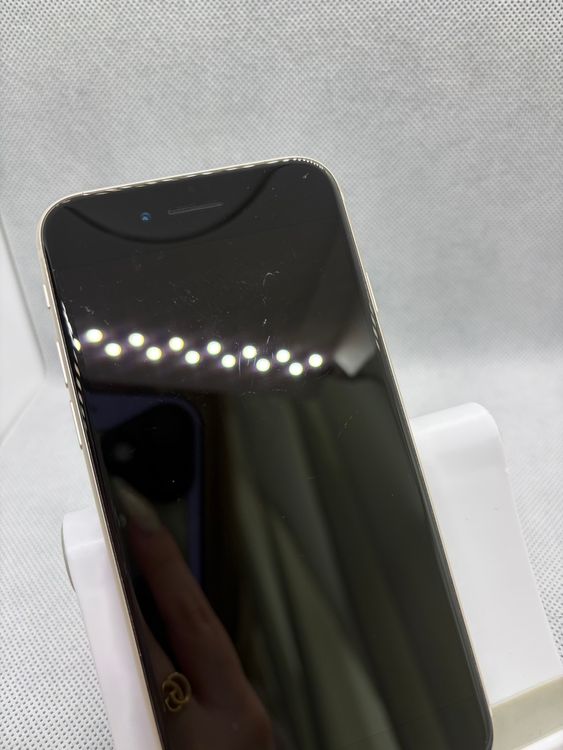 ���ϥԥͥ��ͥå� SIM�ե꡼ iPhoneSE ��3���� 64GB �������饤�� �Хåƥ꡼83%