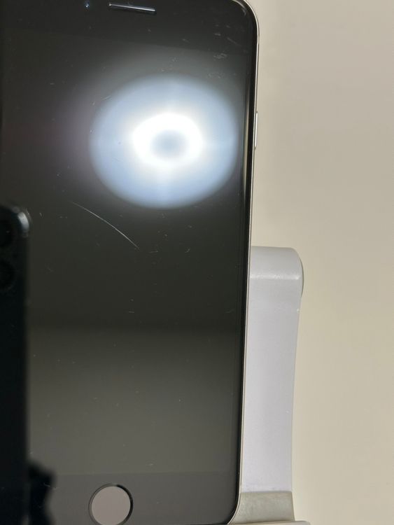 ���Хåƥ꡼86% SIM�ե꡼ iPhoneSE ��3���� 64GB �������饤��