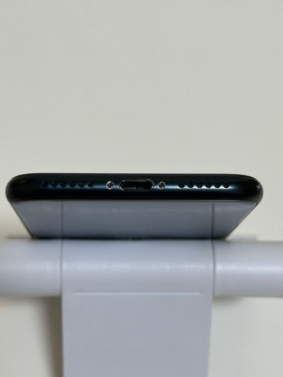 ���Хåƥ꡼91% SIM�ե꡼ iPhoneSE ��3���� 128GB �ߥåɥʥ���