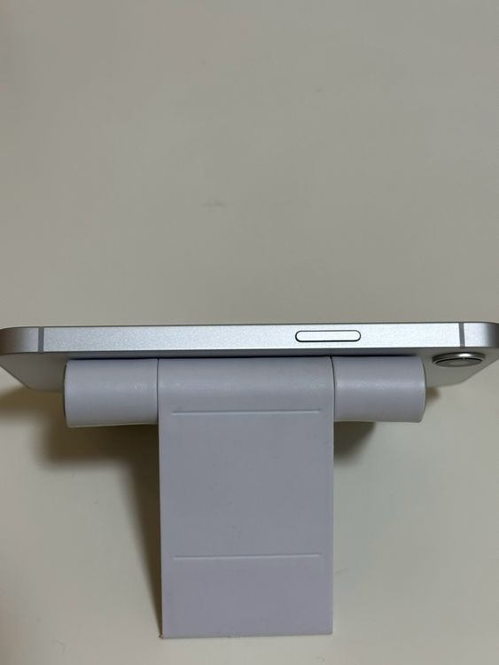 ���Хåƥ꡼100% ����Ʊ�� SIM�ե꡼ iPhone16e 128GB �ۥ磻��