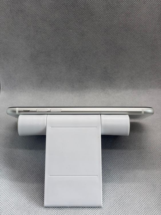 ���Хåƥ꡼82% SIM�ե꡼ iPhoneSE ��2���� 64GB �ۥ磻��