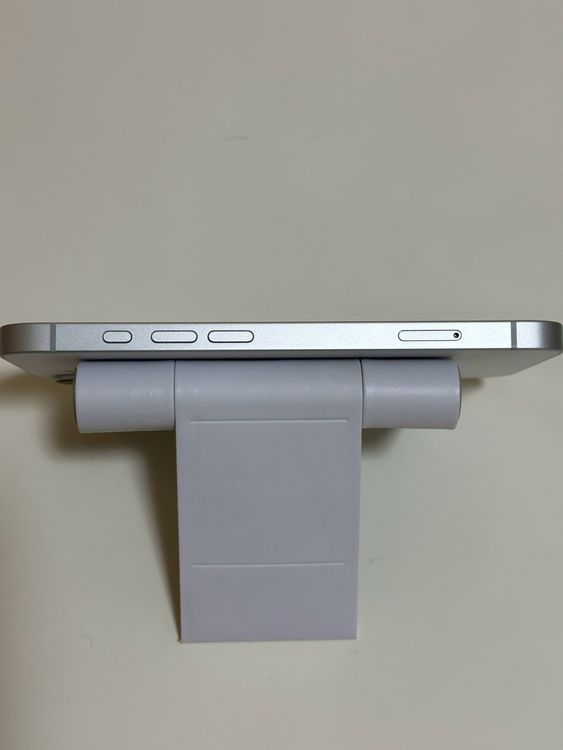 ���Хåƥ꡼100% ����Ʊ�� SIM�ե꡼ iPhone16e 128GB �ۥ磻��