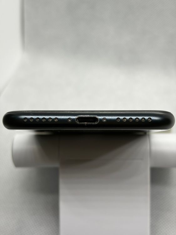 ��SIM�ե꡼ iPhoneSE ��3���� 128GB �ߥåɥʥ��� �Хåƥ꡼80%