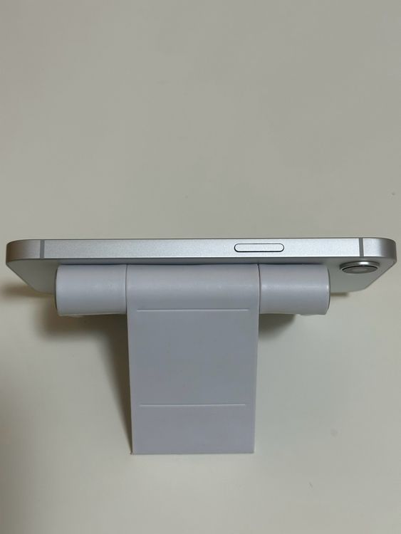 ���Хåƥ꡼100% SIM�ե꡼ iPhone16e 128GB �ۥ磻��