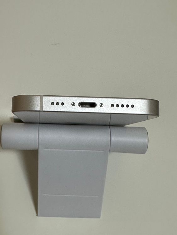 ���Хåƥ꡼80% SIM�ե꡼ iPhone14 128GB �������饤��