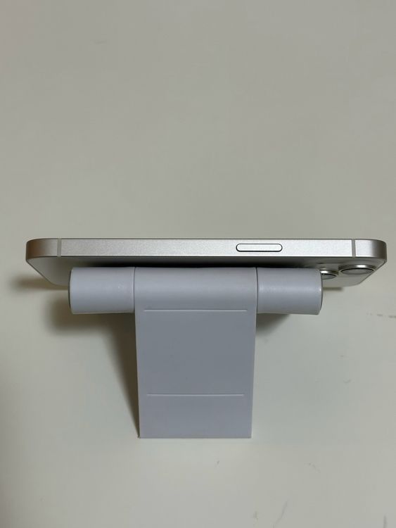 ���Хåƥ꡼84% SIM�ե꡼ iPhone14 128GB �������饤��