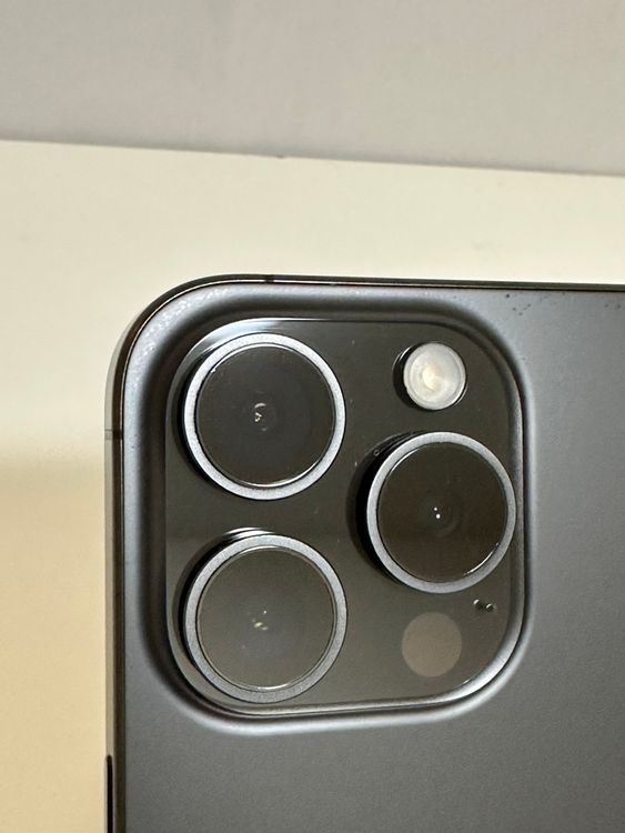 ������ �Хåƥ꡼100% SIM�ե꡼ iPhone15Pro 256GB �֥�å������˥���
