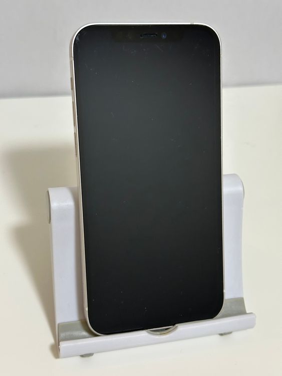 ���Хåƥ꡼84% SIM�ե꡼ iPhone12 64GB �ۥ磻��