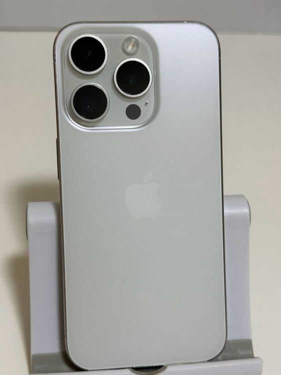 ���Хåƥ꡼82% SIM�ե꡼ iPhone15Pro 256GB �ۥ磻�ȥ����˥���