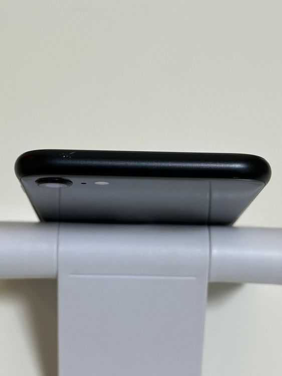 ��SIM�ե꡼ iPhoneSE ��2���� 64GB �֥�å�