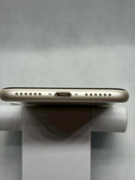 ���Хåƥ꡼88% Ķ���� SIM�ե꡼ iPhoneSE ��3���� 64GB �������饤��