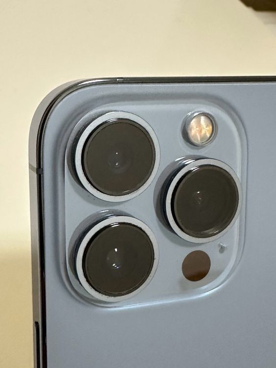���Хåƥ꡼81% SIM�ե꡼ iPhone13Pro 128GB �֥롼