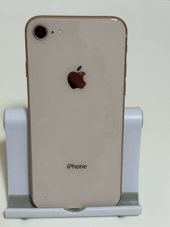 ���Хåƥ꡼84% SIM�ե꡼ iPhone8 64GB �������