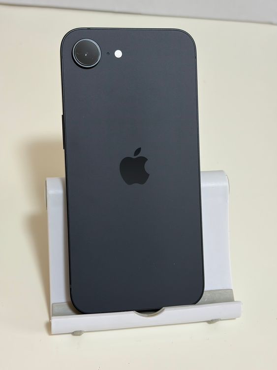 iPhone16e 128GB ブラック海外版　SIMフリー　未使用に近い超美品 iPhone16e 128GB ブラック海外版 SIMフリー 未使用に近い超美品 iPhone