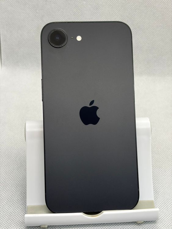 ���Хåƥ꡼100% ����Ʊ�� SIM�ե꡼ iPhone16e 128GB �֥�å�