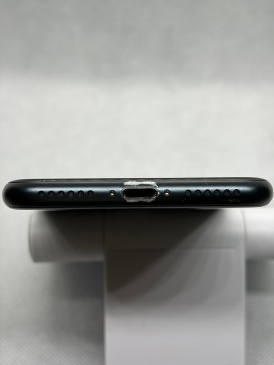 ���Хåƥ꡼93% SIM�ե꡼ iPhoneSE ��3���� 128GB �ߥåɥʥ���