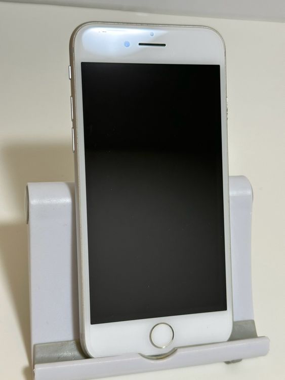 ������ �Хåƥ꡼81% SIM�ե꡼ iPhone8 64GB ����С�