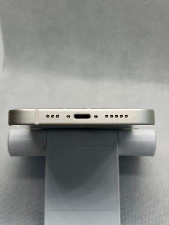 ���Хåƥ꡼83% SIM�ե꡼ iPhone13 128GB �������饤��