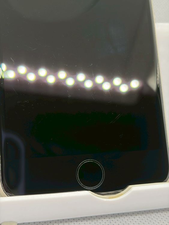 ���Хåƥ꡼81% SIM�ե꡼ iPhoneSE ��3���� 64GB �������饤��