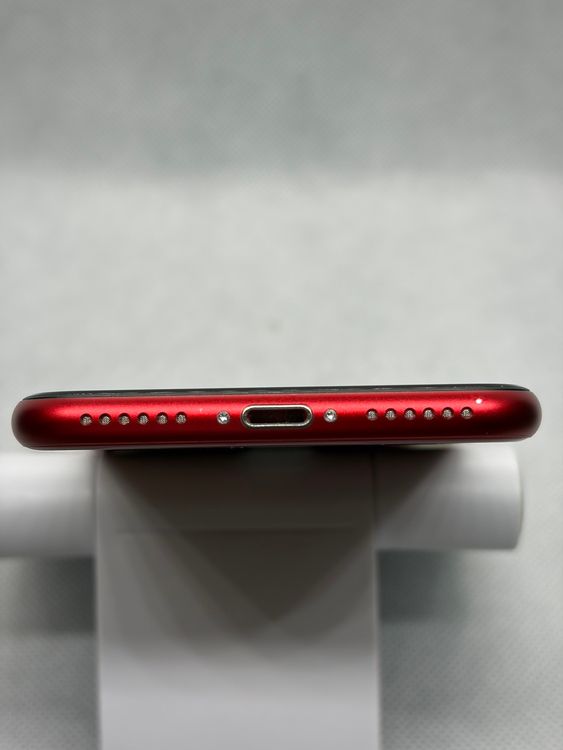 ������ SIM�ե꡼ iPhoneSE ��3���� 64GB ��å� �Хåƥ꡼82%