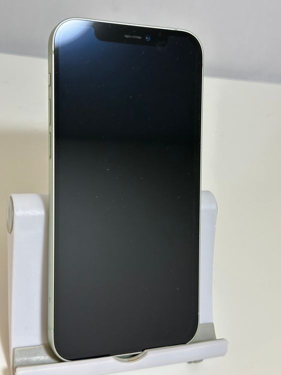 ���Хåƥ꡼81% SIM�ե꡼ iPhone12 64GB ���꡼��