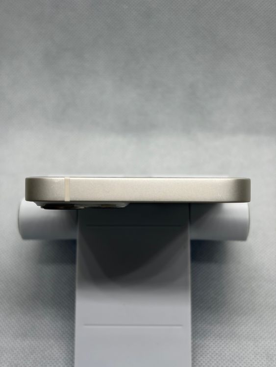 ���Хåƥ꡼83% SIM�ե꡼ iPhone13 128GB �������饤��