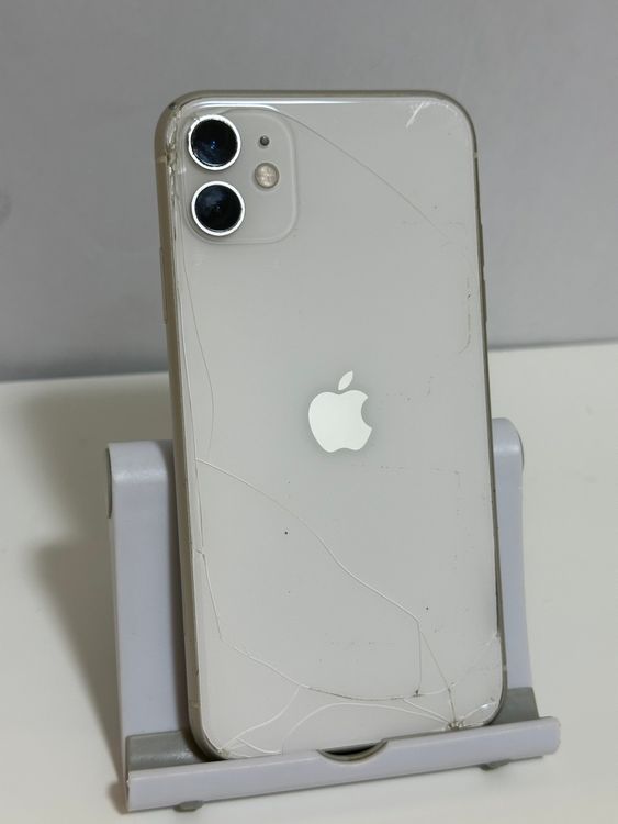���Хåƥ꡼90% SIM�ե꡼ iPhone11 64GB �ۥ磻��