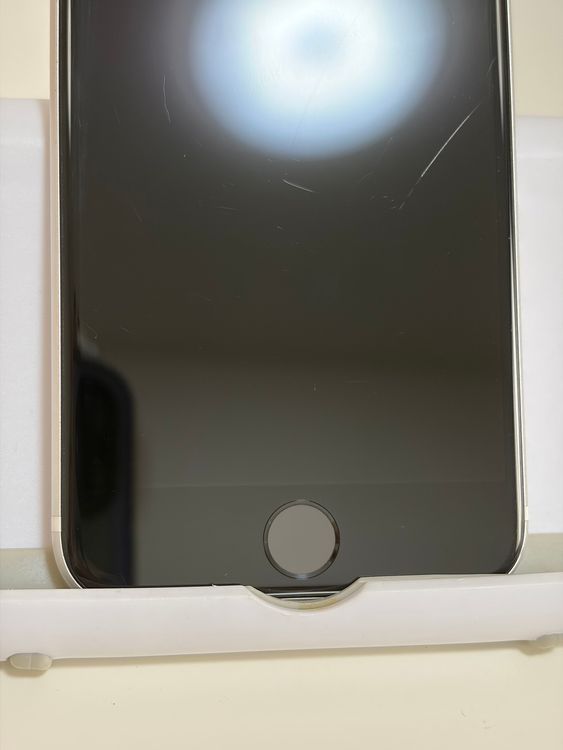 ��SIM�ե꡼ iPhoneSE ��2���� 64GB �ۥ磻��