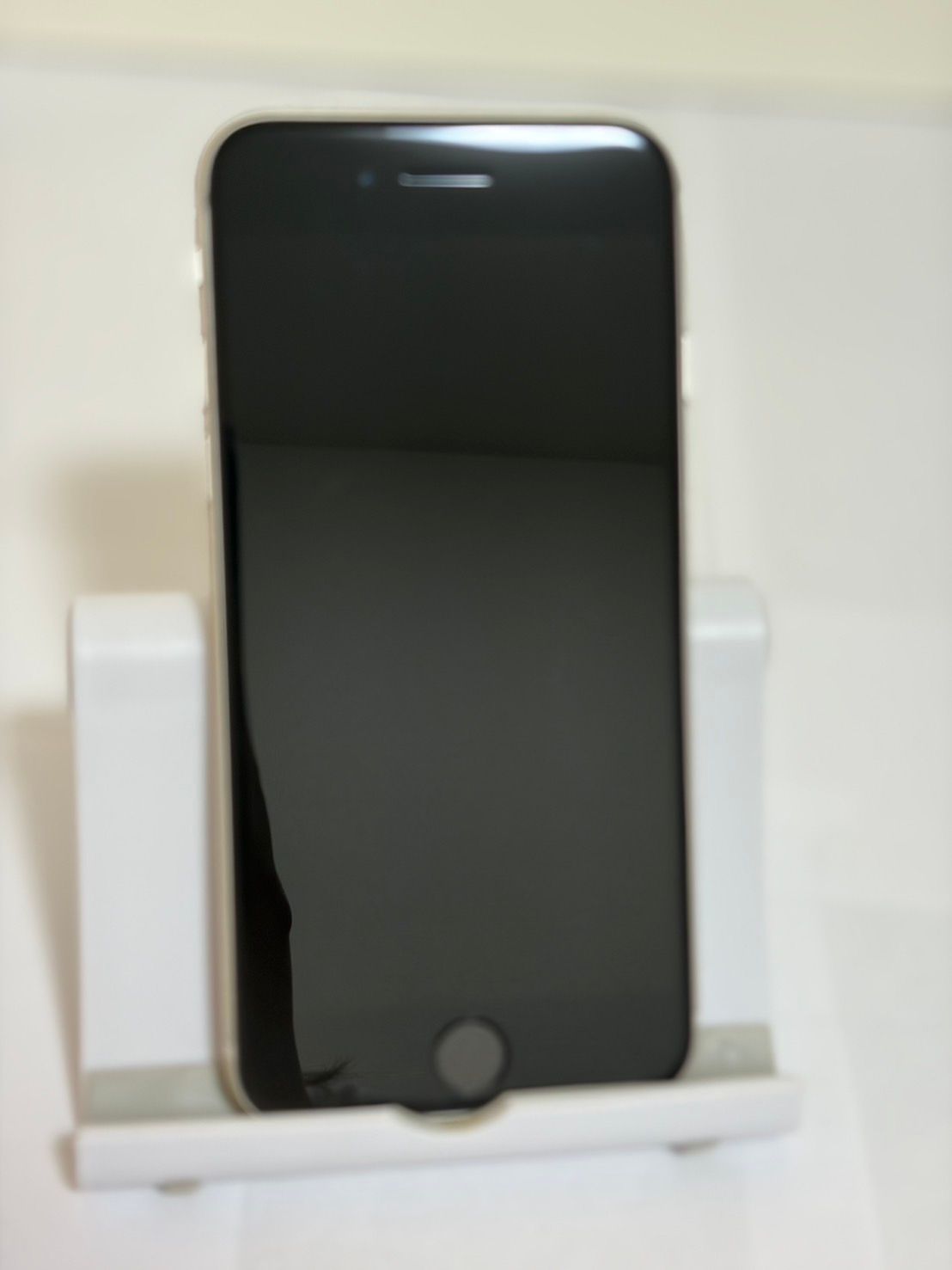 SIMフリー iPhoneSE3 64GB スターライト 新品バッテリ－ 84 iPhone SE3