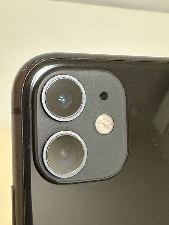 ���Хåƥ꡼80% SIM�ե꡼ iPhone11 64GB �֥�å�