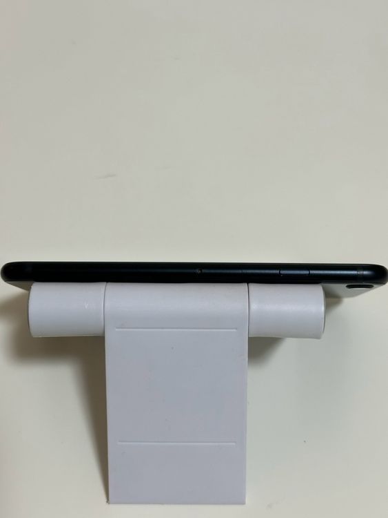 ��̤������ SIM�ե꡼ iPhoneSE ��3���� 64GB �ߥåɥʥ���