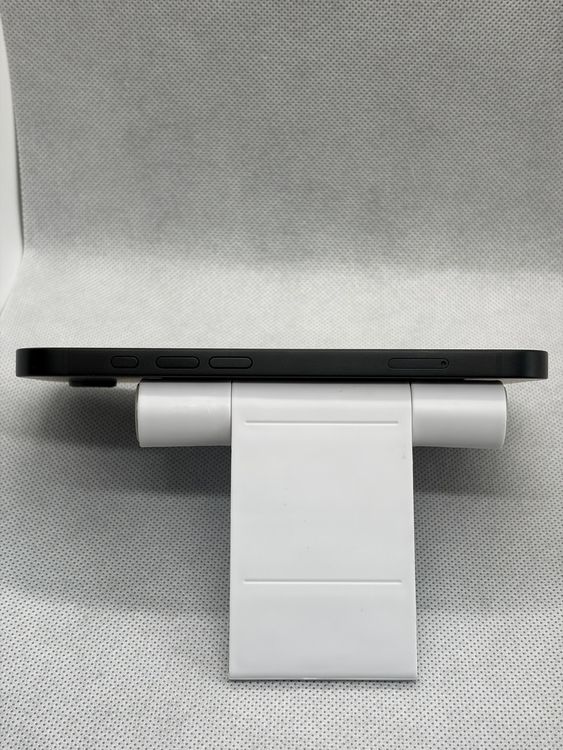 ���Хåƥ꡼100% ����Ʊ�� SIM�ե꡼ iPhone16e 128GB �֥�å�